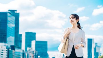 通勤バッグに軽くておすすめのものは？働く女性に向けにブランド別でご紹介